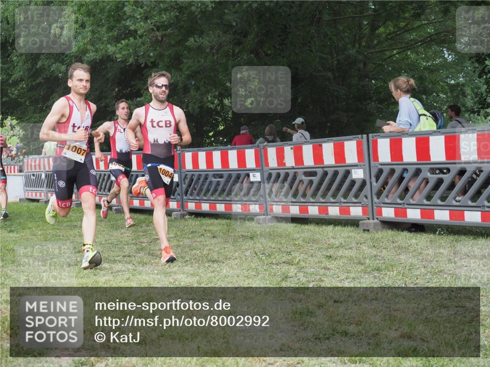 21.06.2025 - 27. Vierlanden-Triathlon KatJ http://msf.ph/oto/8002992 15.06.2025 12:56:44 Ziel 1004, 1006, 1007, 1008 meine-sportfotos.de