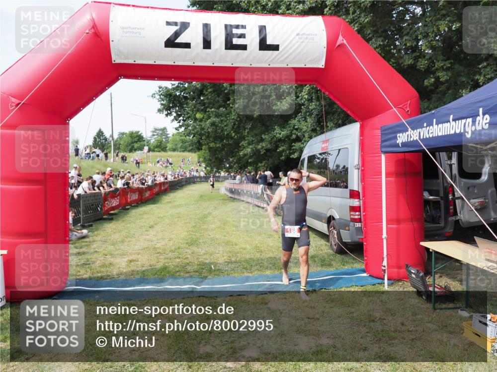 21.06.2025 - 27. Vierlanden-Triathlon MichiJ http://msf.ph/oto/8002995 15.06.2026 11:27:01 Ziel 188 meine-sportfotos.de