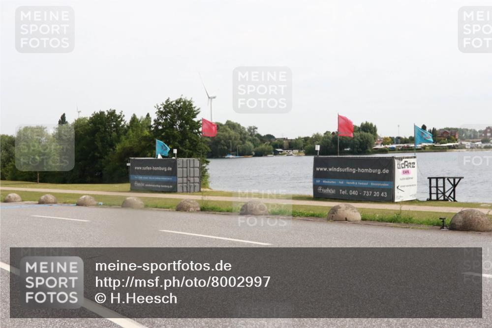 15.06.2025 - 27. Vierlanden-Triathlon H.Heesch http://msf.ph/oto/8002997 15.06.2025 10:28:56 Radfahren 71, 200, 313 meine-sportfotos.de