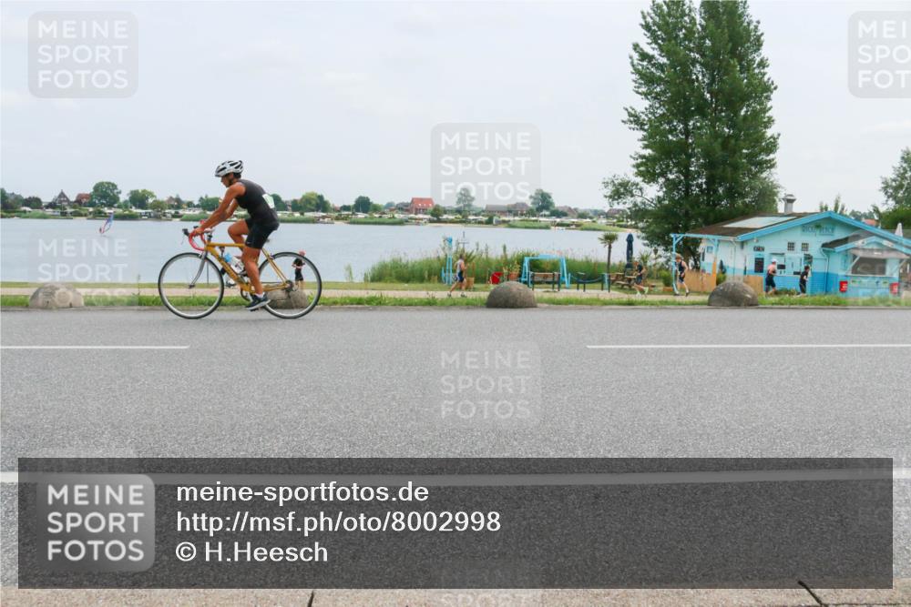 21.06.2025 - 27. Vierlanden-Triathlon H.Heesch http://msf.ph/oto/8002998 15.06.2025 12:44:53 Radfahren 893, 979 meine-sportfotos.de