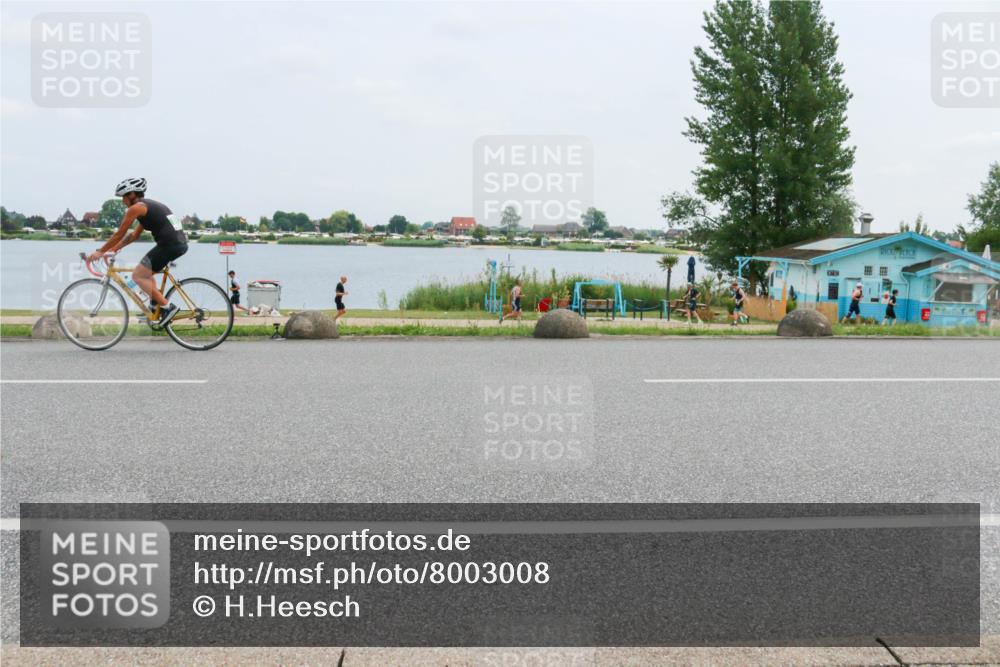 21.06.2025 - 27. Vierlanden-Triathlon H.Heesch http://msf.ph/oto/8003008 15.06.2025 12:44:53 Radfahren 893, 979 meine-sportfotos.de