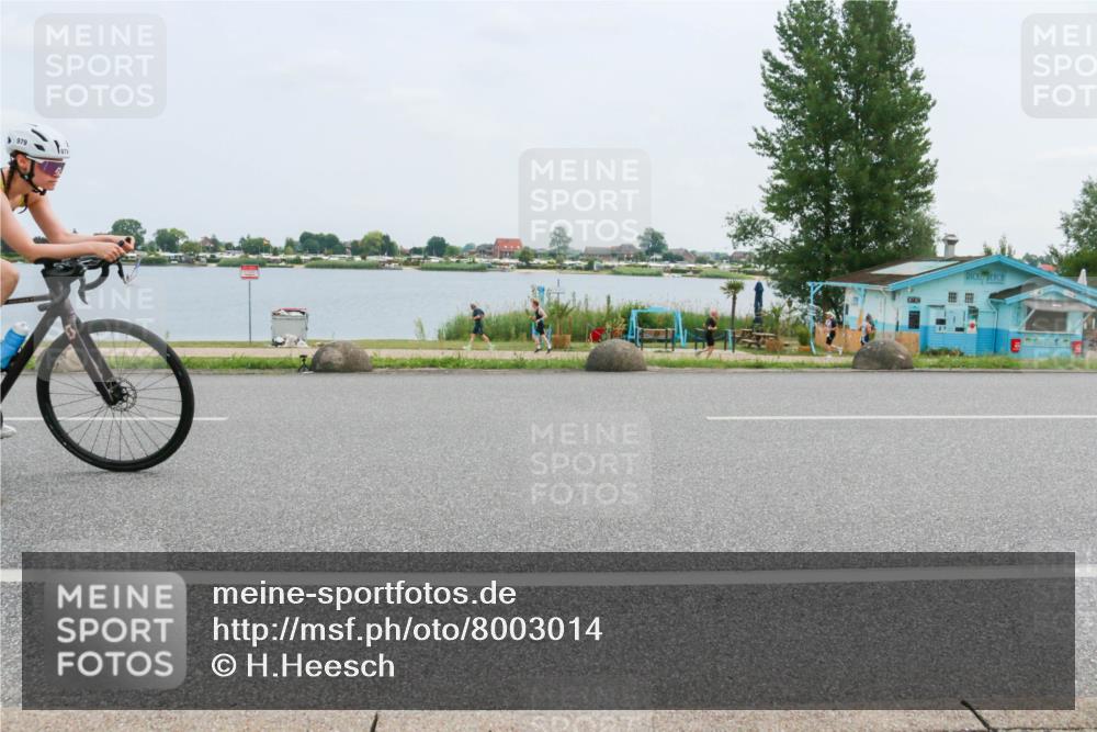 21.06.2025 - 27. Vierlanden-Triathlon H.Heesch http://msf.ph/oto/8003014 15.06.2025 12:44:57 Radfahren 893, 979 meine-sportfotos.de
