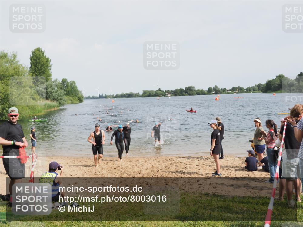 21.06.2025 - 27. Vierlanden-Triathlon MichiJ http://msf.ph/oto/8003016 15.06.2026 10:05:43 Schwimmen 366, 378, 392, 401, 413, 435, 442, 450 meine-sportfotos.de