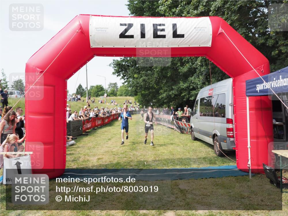 21.06.2025 - 27. Vierlanden-Triathlon MichiJ http://msf.ph/oto/8003019 15.06.2026 11:27:08 Ziel 362 meine-sportfotos.de