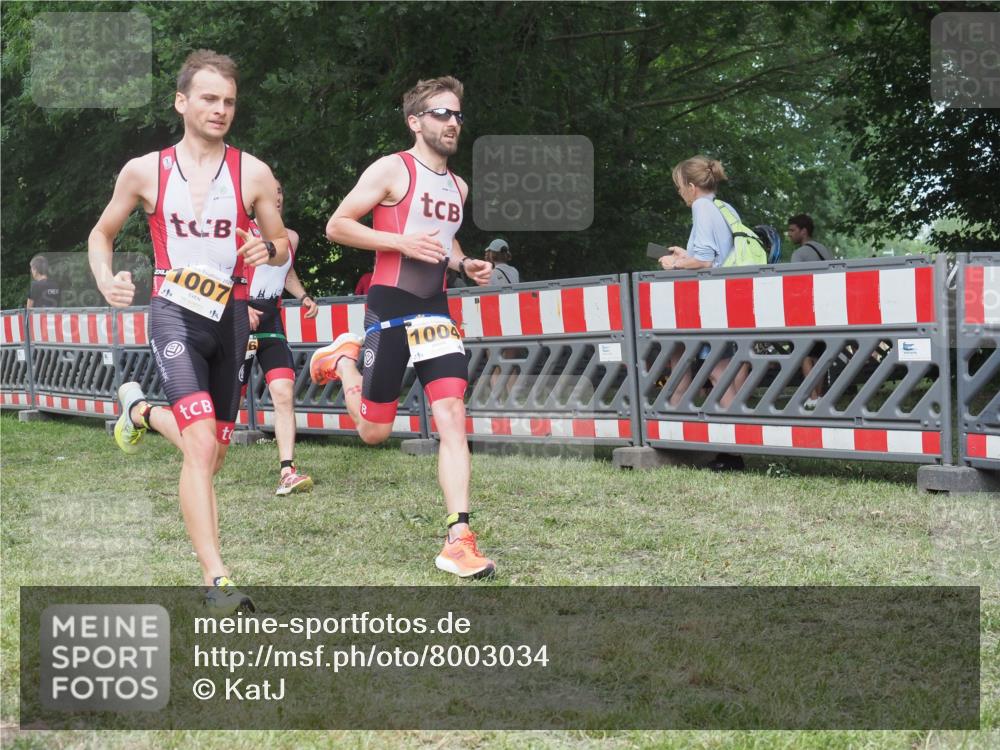 21.06.2025 - 27. Vierlanden-Triathlon KatJ http://msf.ph/oto/8003034 15.06.2025 12:56:44 Ziel 1004, 1006, 1007, 1008 meine-sportfotos.de