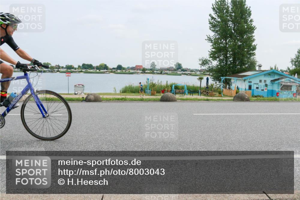 21.06.2025 - 27. Vierlanden-Triathlon H.Heesch http://msf.ph/oto/8003043 15.06.2025 12:45:07 Radfahren 834 meine-sportfotos.de