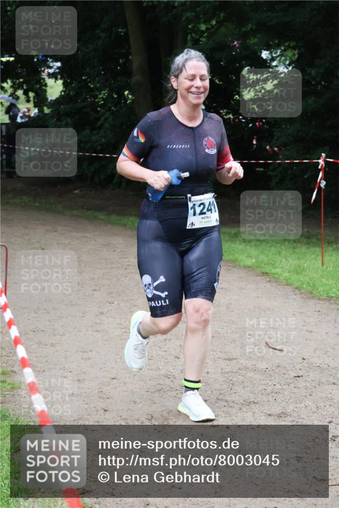 21.06.2025 - 27. Vierlanden-Triathlon Lena Gebhardt http://msf.ph/oto/8003045 15.06.2025 14:14:22 Laufen 1241 meine-sportfotos.de