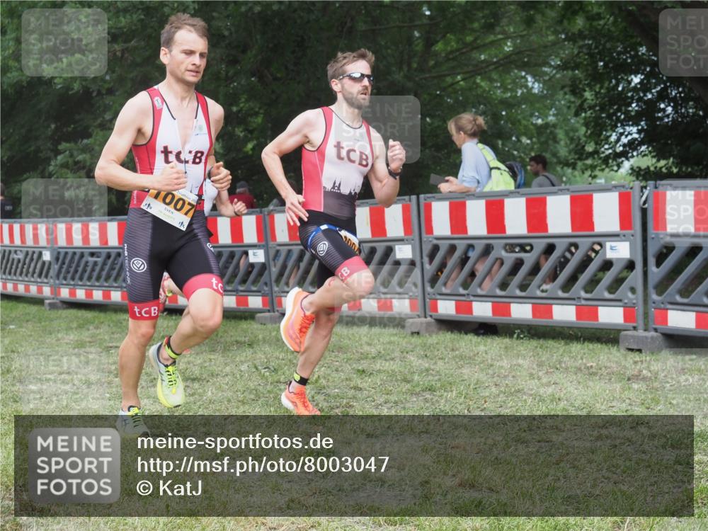 21.06.2025 - 27. Vierlanden-Triathlon KatJ http://msf.ph/oto/8003047 15.06.2025 12:56:44 Ziel 1004, 1006, 1007, 1008 meine-sportfotos.de
