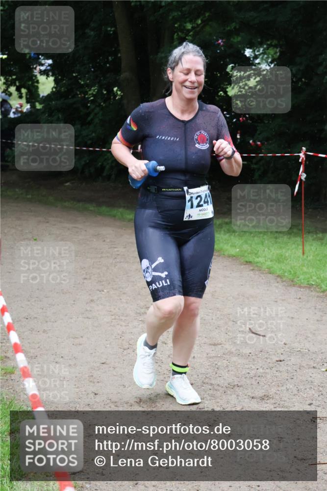 21.06.2025 - 27. Vierlanden-Triathlon Lena Gebhardt http://msf.ph/oto/8003058 15.06.2025 14:14:22 Laufen 1910, 124 meine-sportfotos.de