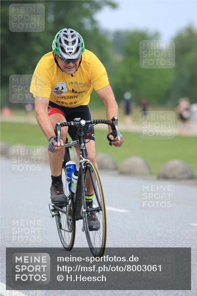 21.06.2025 - 27. Vierlanden-Triathlon H.Heesch http://msf.ph/oto/8003061 15.06.2025 12:44:33 Radfahren 898, 956 meine-sportfotos.de