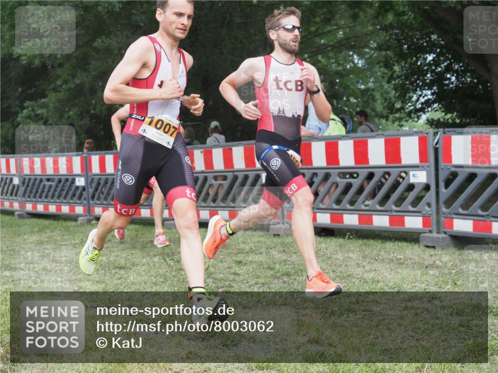 21.06.2025 - 27. Vierlanden-Triathlon KatJ http://msf.ph/oto/8003062 15.06.2025 12:56:45 Ziel 1004, 1006, 1008 meine-sportfotos.de