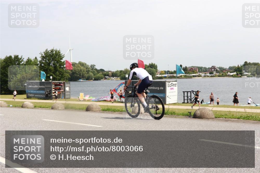 21.06.2025 - 27. Vierlanden-Triathlon H.Heesch http://msf.ph/oto/8003066 15.06.2025 11:47:40 Radfahren 649, 847 meine-sportfotos.de