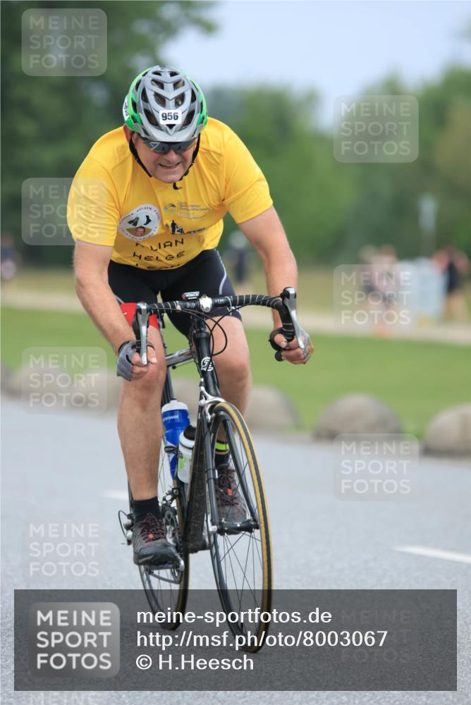21.06.2025 - 27. Vierlanden-Triathlon H.Heesch http://msf.ph/oto/8003067 15.06.2025 12:44:33 Radfahren 898, 956 meine-sportfotos.de