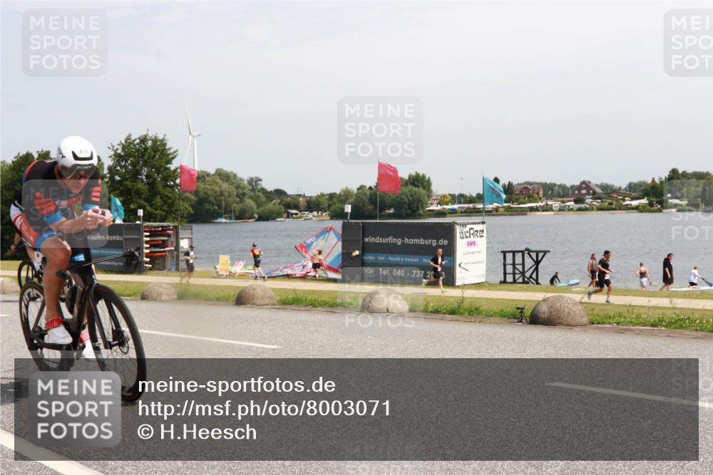 21.06.2025 - 27. Vierlanden-Triathlon H.Heesch http://msf.ph/oto/8003071 15.06.2025 11:47:41 Radfahren 649, 709, 847 meine-sportfotos.de