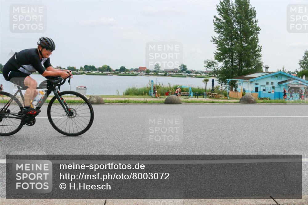 21.06.2025 - 27. Vierlanden-Triathlon H.Heesch http://msf.ph/oto/8003072 15.06.2025 12:45:45 Radfahren 880, 914, 932 meine-sportfotos.de