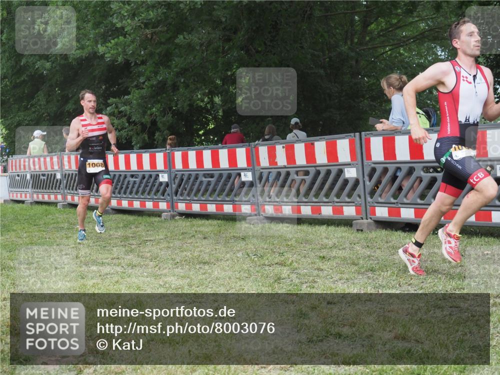 21.06.2025 - 27. Vierlanden-Triathlon KatJ http://msf.ph/oto/8003076 15.06.2025 12:56:45 Ziel 1004, 1006, 1008 meine-sportfotos.de