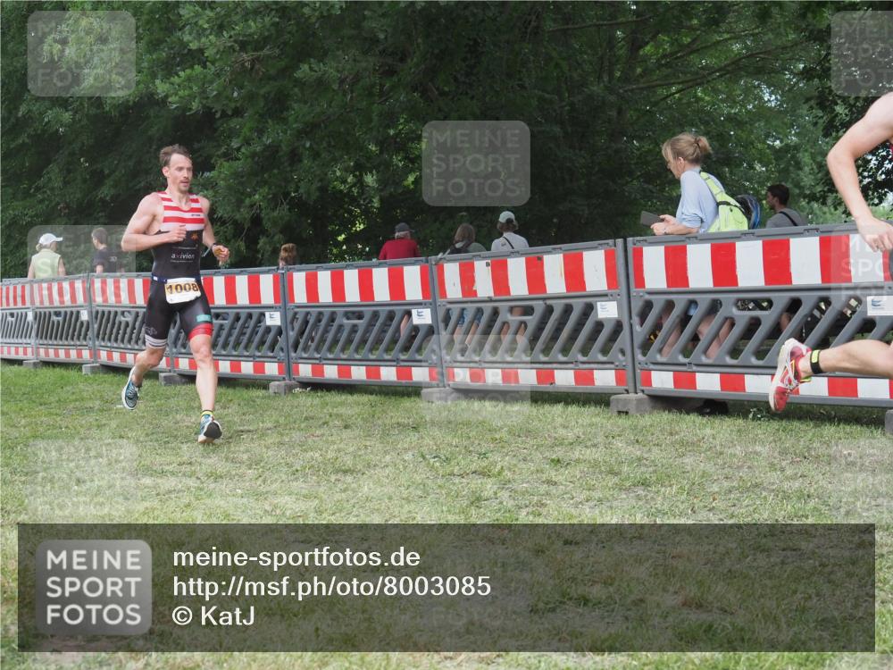 21.06.2025 - 27. Vierlanden-Triathlon KatJ http://msf.ph/oto/8003085 15.06.2025 12:56:45 Ziel 1004, 1006, 1008 meine-sportfotos.de