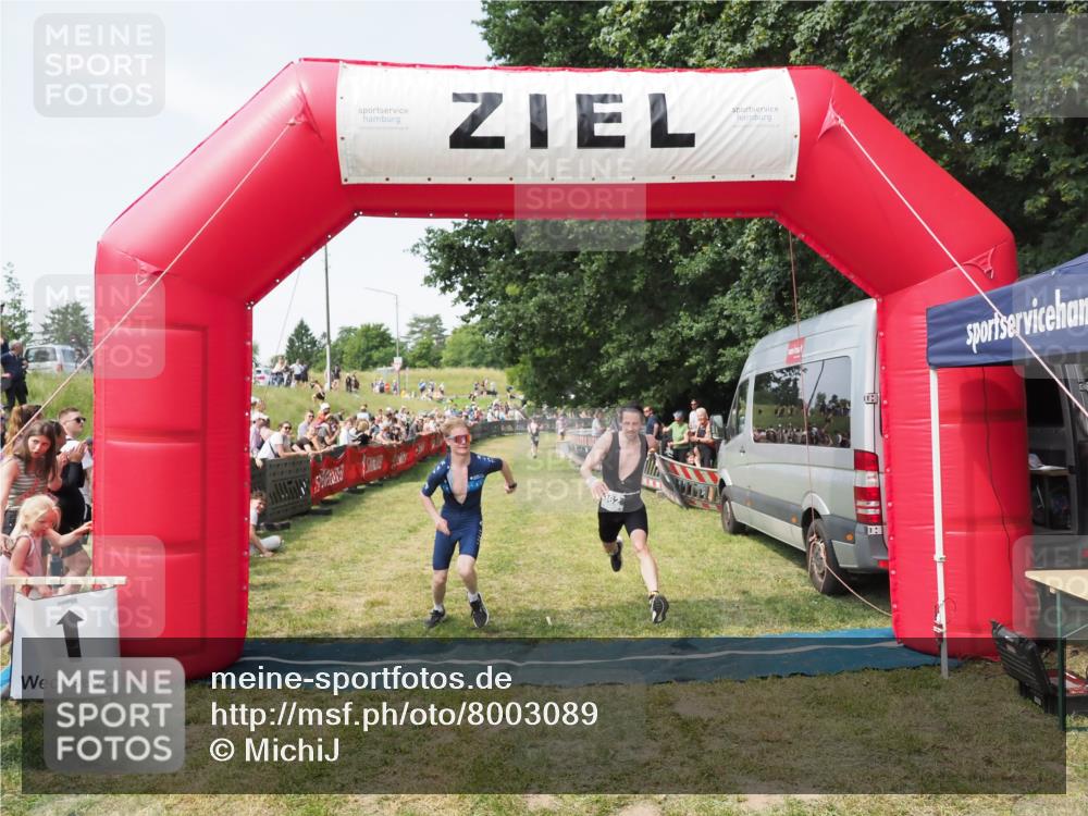 21.06.2025 - 27. Vierlanden-Triathlon MichiJ http://msf.ph/oto/8003089 15.06.2026 11:27:09 Ziel 362 meine-sportfotos.de
