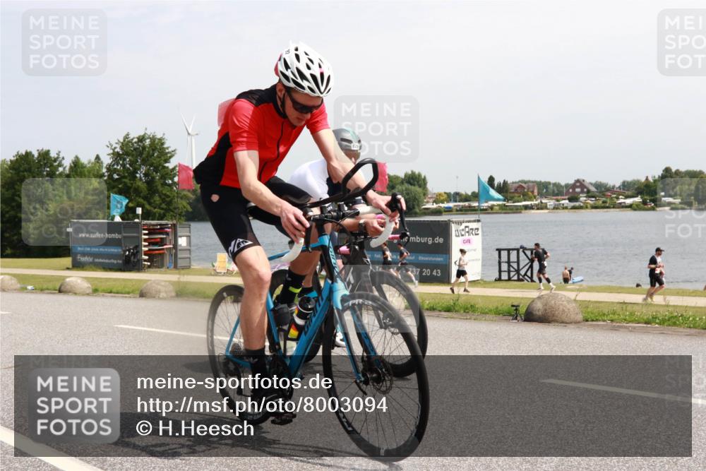 21.06.2025 - 27. Vierlanden-Triathlon H.Heesch http://msf.ph/oto/8003094 15.06.2025 11:47:48 Radfahren 82, 108, 709, 829 meine-sportfotos.de