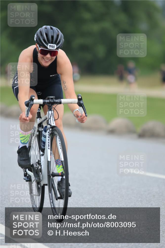 21.06.2025 - 27. Vierlanden-Triathlon H.Heesch http://msf.ph/oto/8003095 15.06.2025 12:44:38 Radfahren 673, 719, 898 meine-sportfotos.de