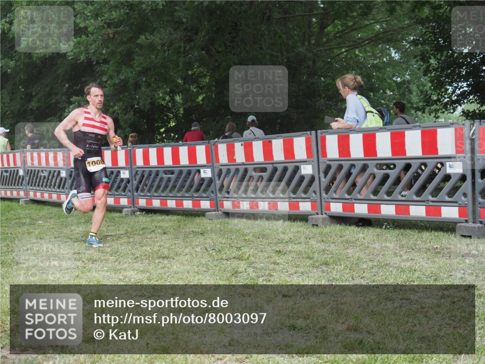 21.06.2025 - 27. Vierlanden-Triathlon KatJ http://msf.ph/oto/8003097 15.06.2025 12:56:45 Ziel 1004, 1006, 1008 meine-sportfotos.de