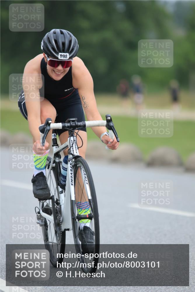 21.06.2025 - 27. Vierlanden-Triathlon H.Heesch http://msf.ph/oto/8003101 15.06.2025 12:44:38 Radfahren 673, 719, 898 meine-sportfotos.de