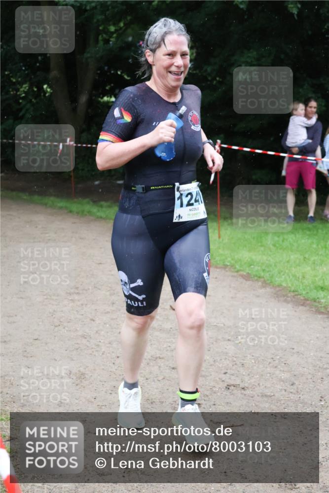 21.06.2025 - 27. Vierlanden-Triathlon Lena Gebhardt http://msf.ph/oto/8003103 15.06.2025 14:14:22 Laufen 124 meine-sportfotos.de