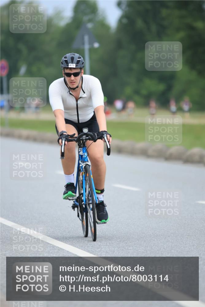 21.06.2025 - 27. Vierlanden-Triathlon H.Heesch http://msf.ph/oto/8003114 15.06.2025 12:44:45 Radfahren 673, 719 meine-sportfotos.de
