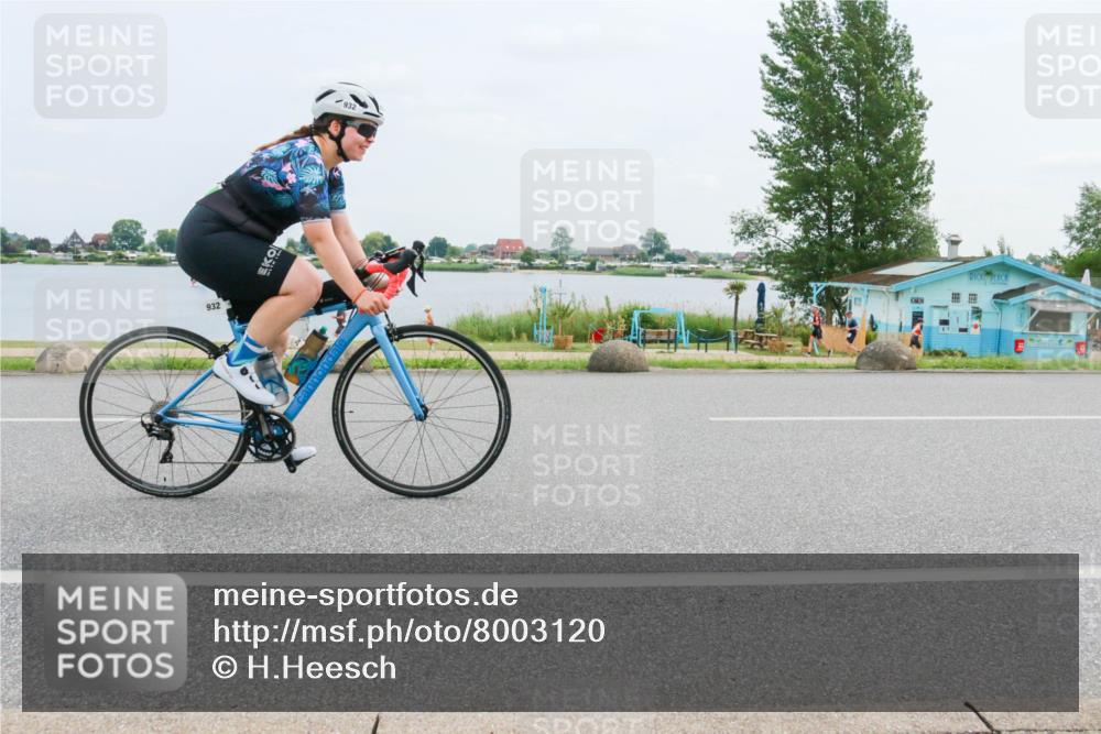 21.06.2025 - 27. Vierlanden-Triathlon H.Heesch http://msf.ph/oto/8003120 15.06.2025 12:45:48 Radfahren 880, 914, 932 meine-sportfotos.de