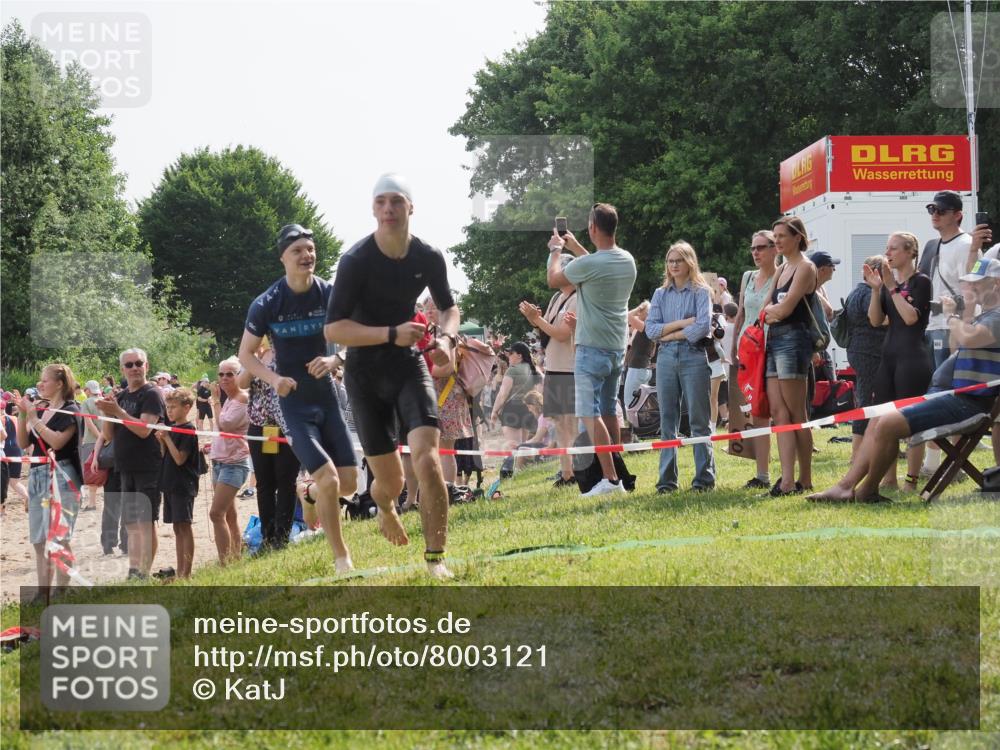15.06.2025 - 27. Vierlanden-Triathlon KatJ http://msf.ph/oto/8003121 15.06.2025 09:59:59 Schwimmen 266, 351, 358 meine-sportfotos.de
