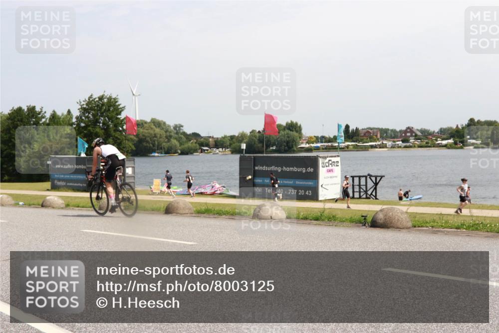21.06.2025 - 27. Vierlanden-Triathlon H.Heesch http://msf.ph/oto/8003125 15.06.2025 11:47:51 Radfahren 82, 108, 706, 829 meine-sportfotos.de