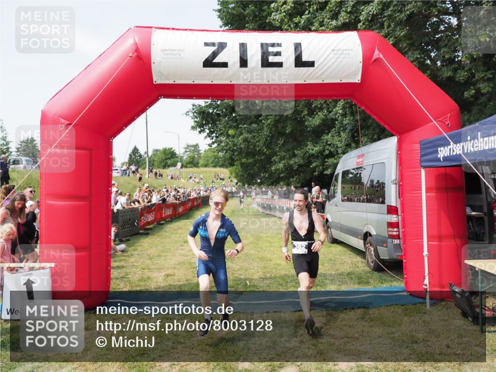 21.06.2025 - 27. Vierlanden-Triathlon MichiJ http://msf.ph/oto/8003128 15.06.2026 11:27:10 Ziel 362 meine-sportfotos.de
