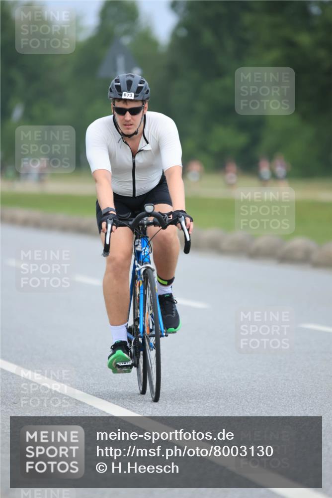 21.06.2025 - 27. Vierlanden-Triathlon H.Heesch http://msf.ph/oto/8003130 15.06.2025 12:44:45 Radfahren 673, 719 meine-sportfotos.de