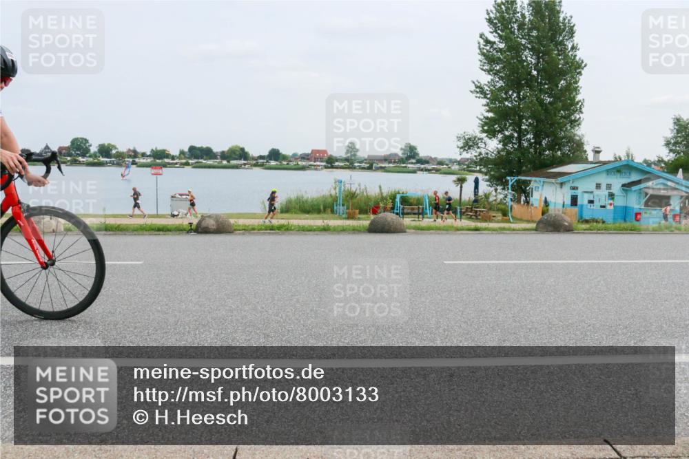 21.06.2025 - 27. Vierlanden-Triathlon H.Heesch http://msf.ph/oto/8003133 15.06.2025 12:45:49 Radfahren 880, 932 meine-sportfotos.de