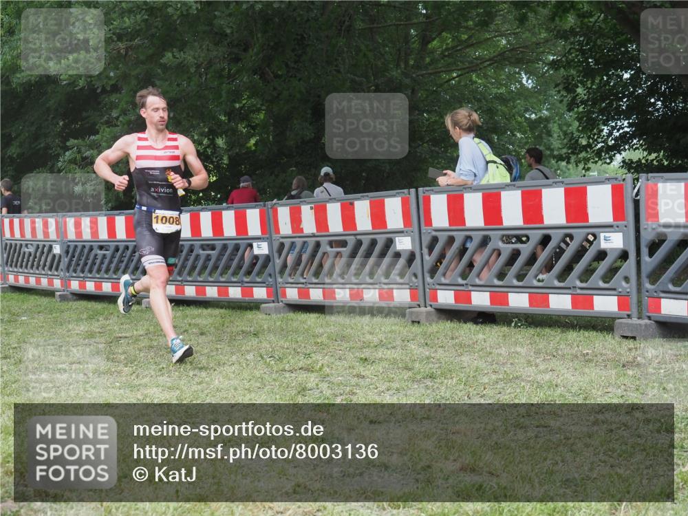 21.06.2025 - 27. Vierlanden-Triathlon KatJ http://msf.ph/oto/8003136 15.06.2025 12:56:46 Ziel 1008 meine-sportfotos.de