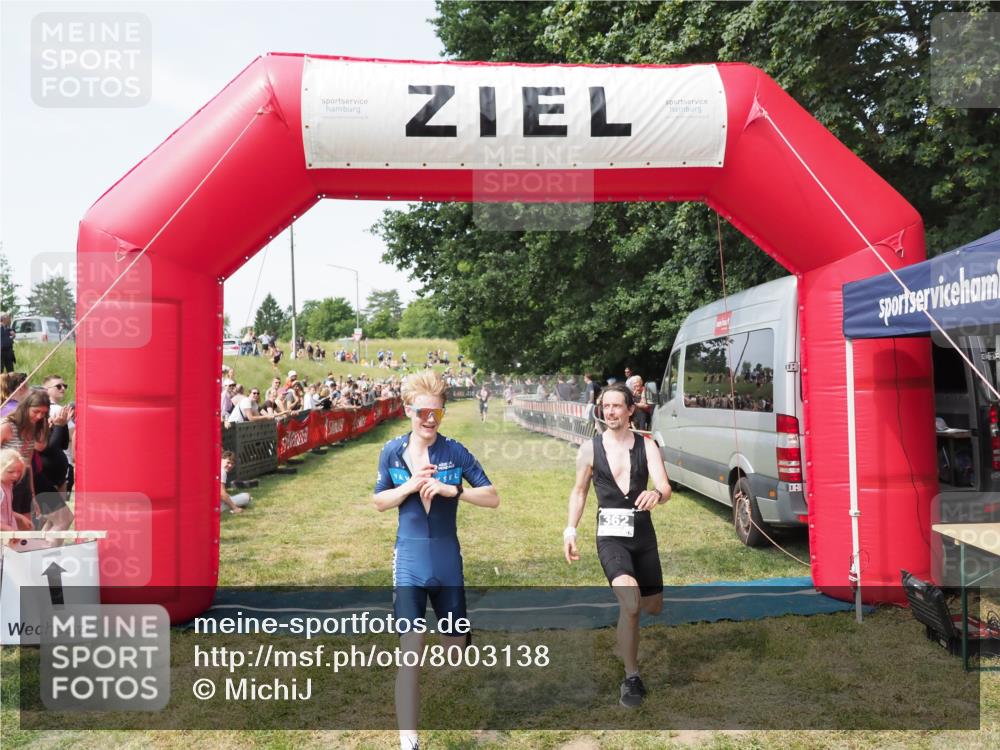21.06.2025 - 27. Vierlanden-Triathlon MichiJ http://msf.ph/oto/8003138 15.06.2026 11:27:10 Ziel 362 meine-sportfotos.de