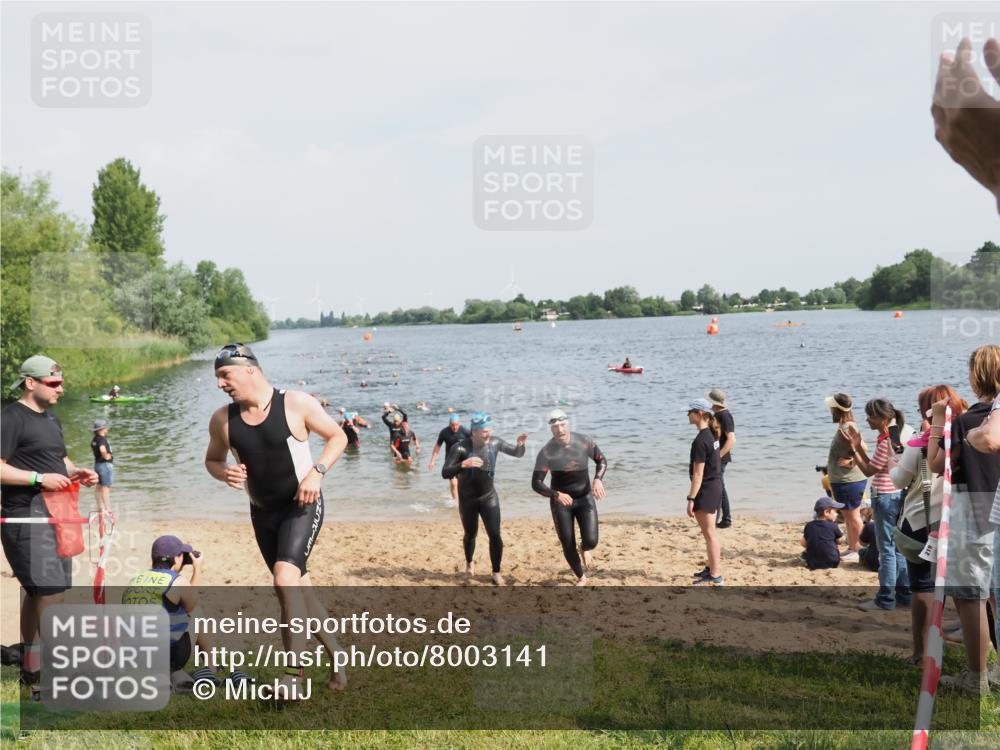 21.06.2025 - 27. Vierlanden-Triathlon MichiJ http://msf.ph/oto/8003141 15.06.2026 10:05:46 Schwimmen 392, 401, 413, 435, 442, 450 meine-sportfotos.de