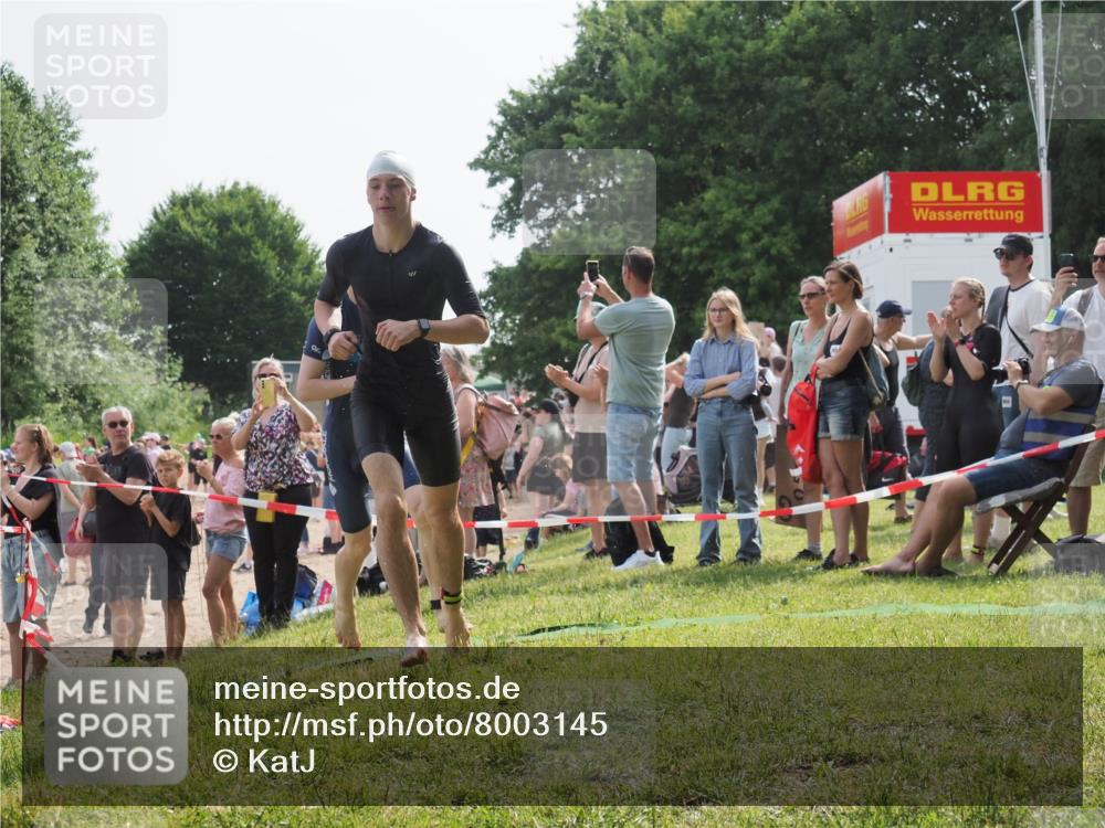 15.06.2025 - 27. Vierlanden-Triathlon KatJ http://msf.ph/oto/8003145 15.06.2025 09:59:59 Schwimmen 266, 351, 358 meine-sportfotos.de