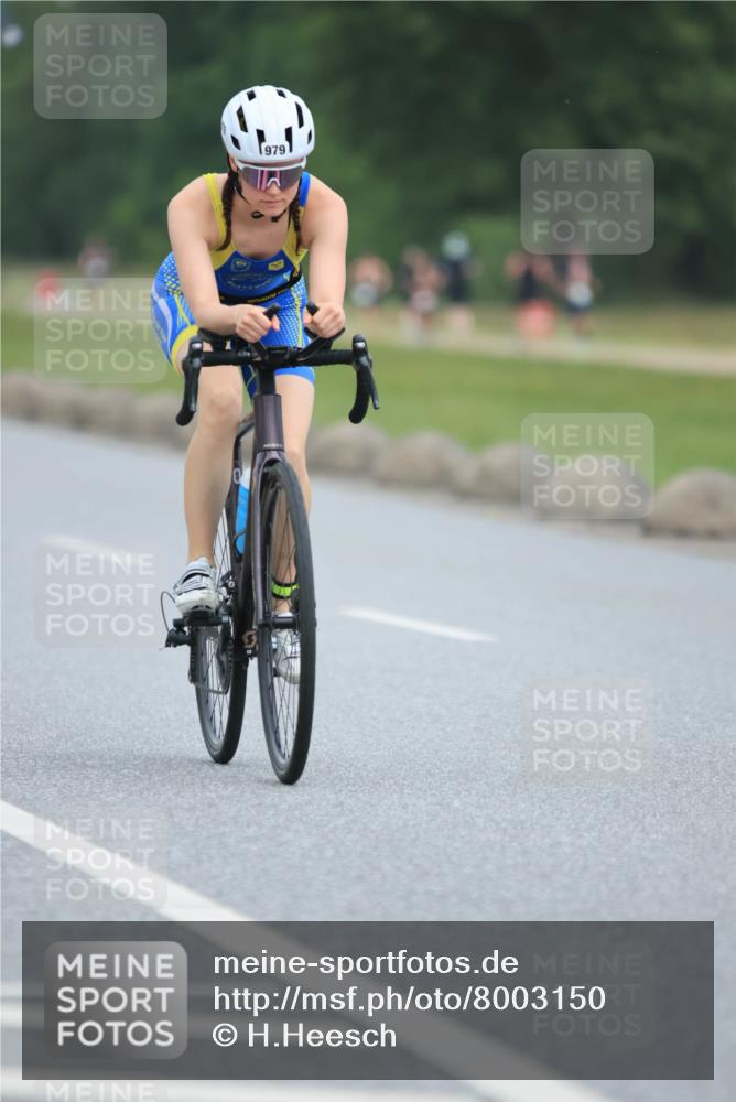 21.06.2025 - 27. Vierlanden-Triathlon H.Heesch http://msf.ph/oto/8003150 15.06.2025 12:44:54 Radfahren 893, 979 meine-sportfotos.de