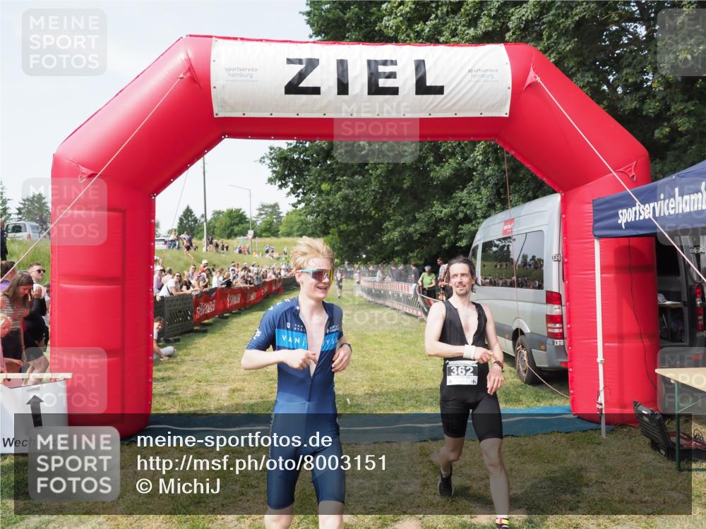 21.06.2025 - 27. Vierlanden-Triathlon MichiJ http://msf.ph/oto/8003151 15.06.2026 11:27:10 Ziel 362 meine-sportfotos.de