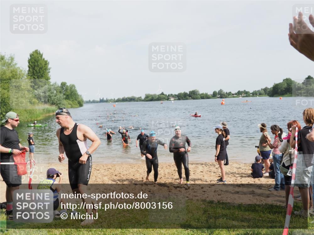 21.06.2025 - 27. Vierlanden-Triathlon MichiJ http://msf.ph/oto/8003156 15.06.2026 10:05:46 Schwimmen 392, 401, 413, 435, 442, 450 meine-sportfotos.de