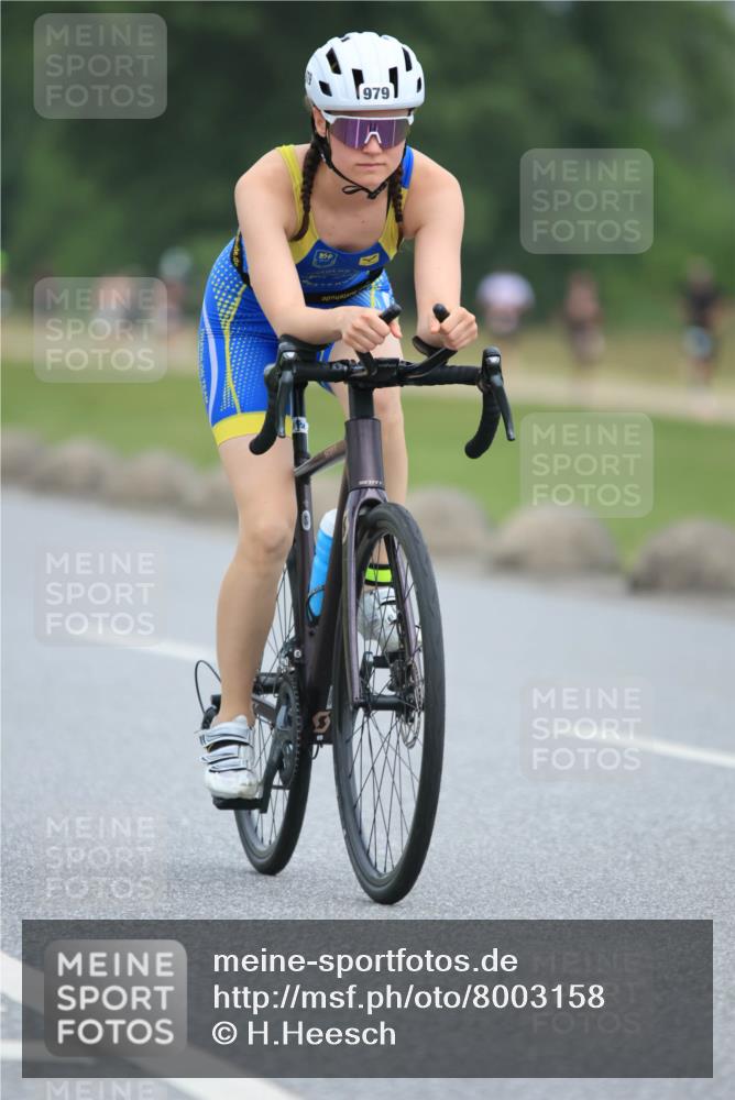 21.06.2025 - 27. Vierlanden-Triathlon H.Heesch http://msf.ph/oto/8003158 15.06.2025 12:44:54 Radfahren 893, 979 meine-sportfotos.de