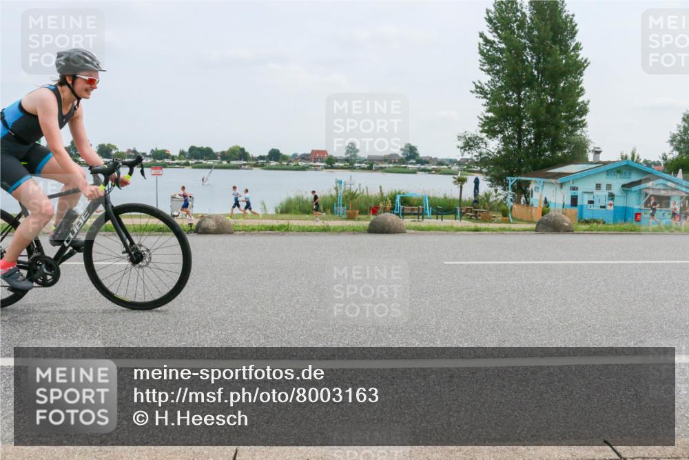 21.06.2025 - 27. Vierlanden-Triathlon H.Heesch http://msf.ph/oto/8003163 15.06.2025 12:46:38 Radfahren 933 meine-sportfotos.de