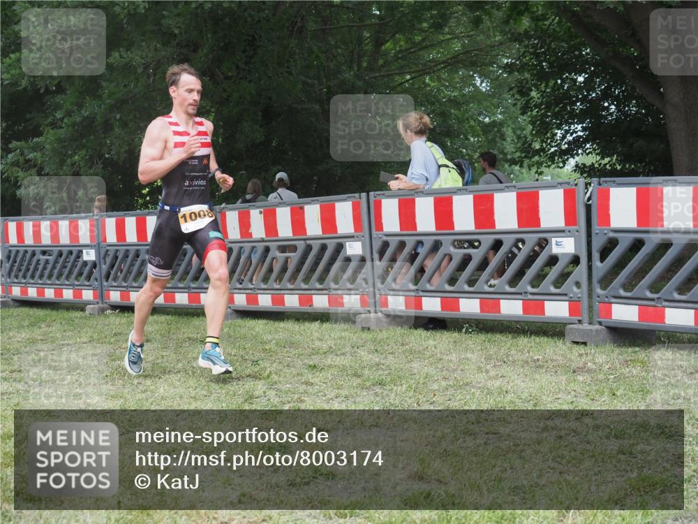 21.06.2025 - 27. Vierlanden-Triathlon KatJ http://msf.ph/oto/8003174 15.06.2025 12:56:46 Ziel 1008 meine-sportfotos.de