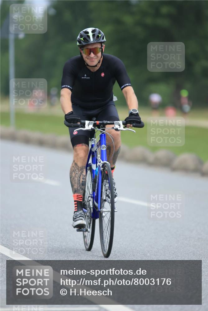 21.06.2025 - 27. Vierlanden-Triathlon H.Heesch http://msf.ph/oto/8003176 15.06.2025 12:45:04 Radfahren 834 meine-sportfotos.de