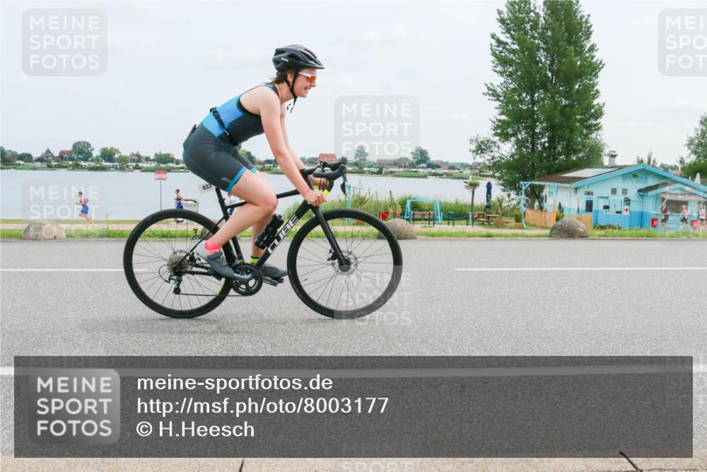 21.06.2025 - 27. Vierlanden-Triathlon H.Heesch http://msf.ph/oto/8003177 15.06.2025 12:46:38 Radfahren 933 meine-sportfotos.de