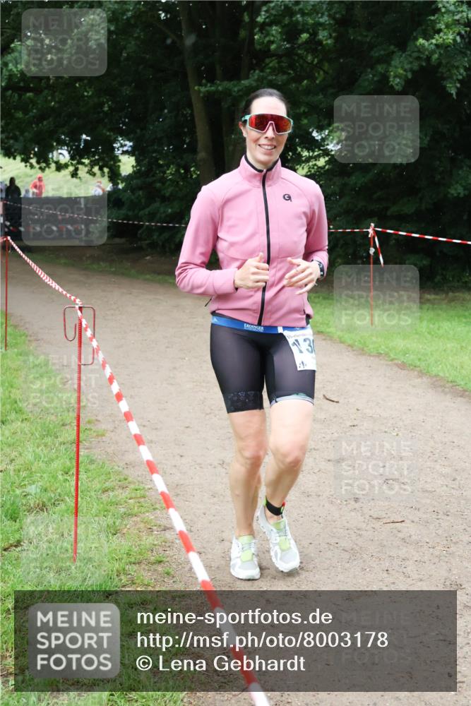 21.06.2025 - 27. Vierlanden-Triathlon Lena Gebhardt http://msf.ph/oto/8003178 15.06.2025 14:15:38 Laufen 3, 14 meine-sportfotos.de