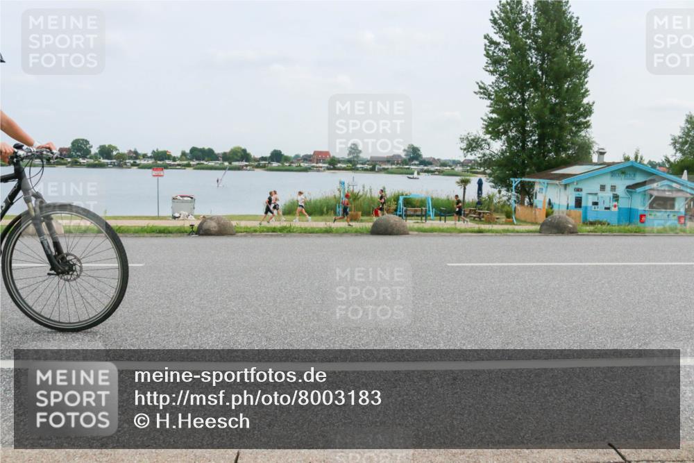 21.06.2025 - 27. Vierlanden-Triathlon H.Heesch http://msf.ph/oto/8003183 15.06.2025 12:46:46 Radfahren 203 meine-sportfotos.de