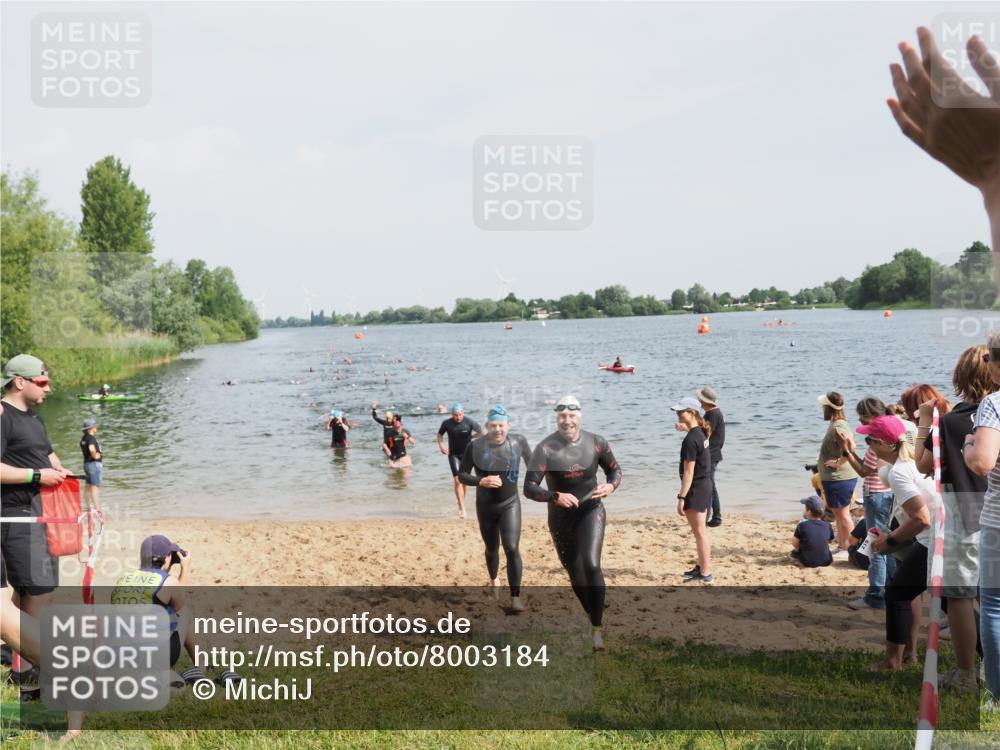 21.06.2025 - 27. Vierlanden-Triathlon MichiJ http://msf.ph/oto/8003184 15.06.2026 10:05:47 Schwimmen 392, 401, 413, 435, 442, 450 meine-sportfotos.de