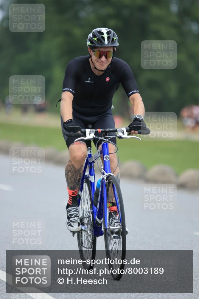 21.06.2025 - 27. Vierlanden-Triathlon H.Heesch http://msf.ph/oto/8003189 15.06.2025 12:45:04 Radfahren 834 meine-sportfotos.de